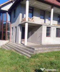 Casa spațioasă, semi-finisată, cu potențial în Urisior