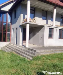 Casa spațioasă, semi-finisată, cu potențial în Urisior