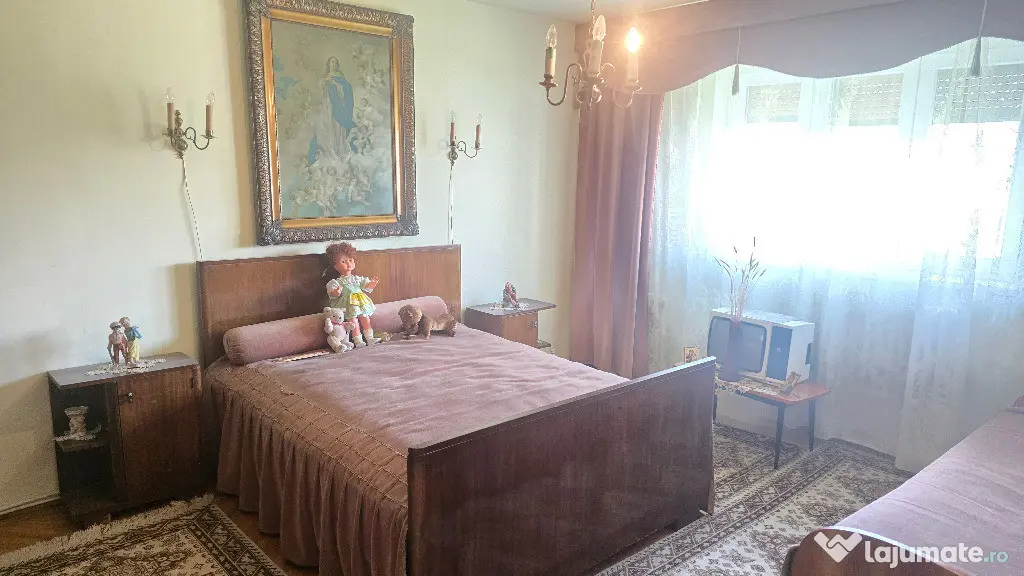 Vand apartament 4 camere decomandat in Deva, Politia Judet, et. 1