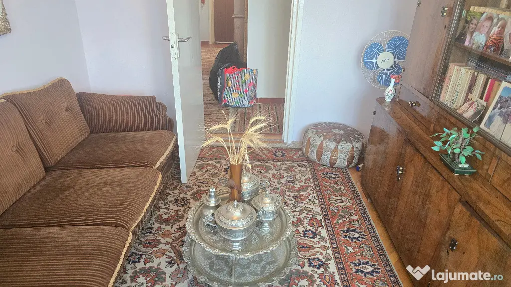 Vand apartament 4 camere decomandat in Deva, Politia Judet, et. 1
