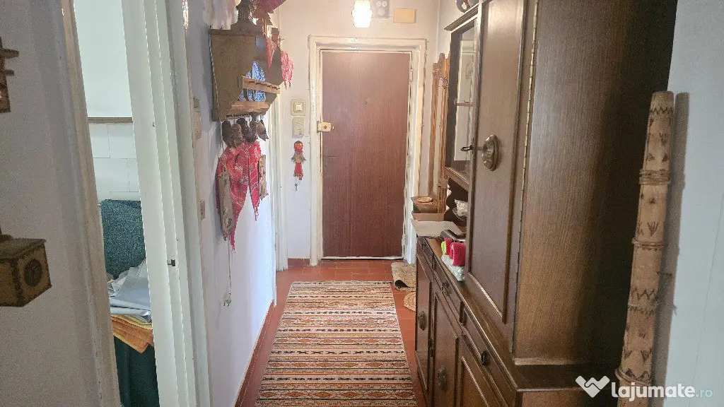 Vand apartament 4 camere decomandat in Deva, Politia Judet, et. 1