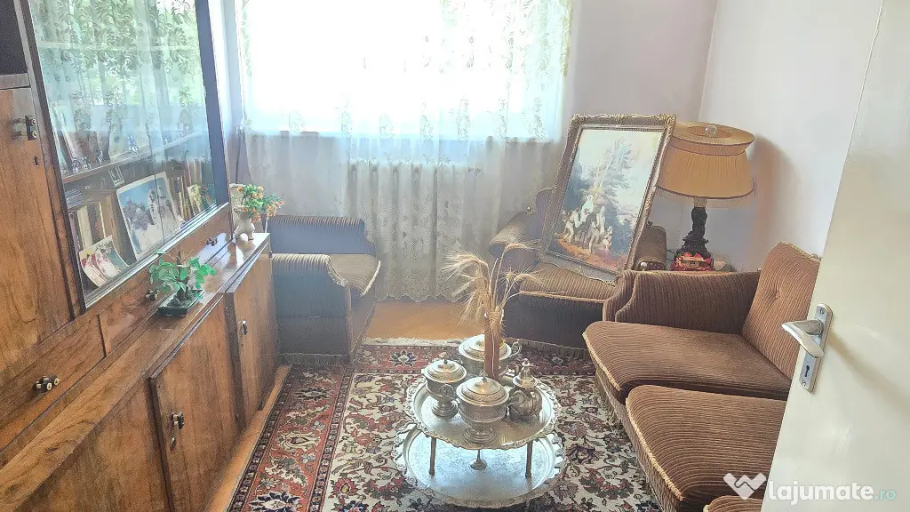Vand apartament 4 camere decomandat in Deva, Politia Judet, et. 1