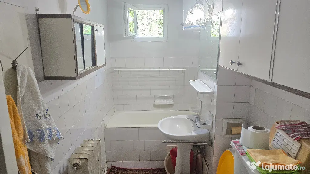 Vand apartament 4 camere decomandat in Deva, Politia Judet, et. 1