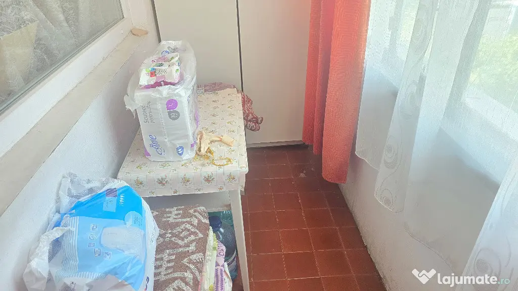 Vand apartament 4 camere decomandat in Deva, Politia Judet, et. 1