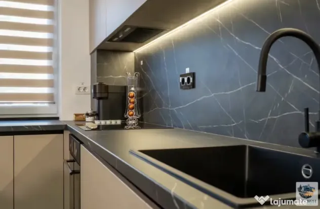 Apartament 2 camere transformat in 3, boxă, balcon și parcare în Tractorul