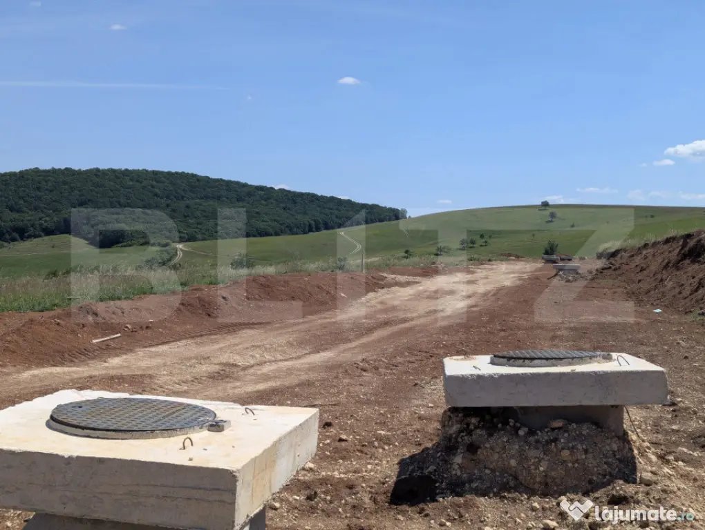 Oportunitate investiție! Teren de 800 mp în ansamblu priva