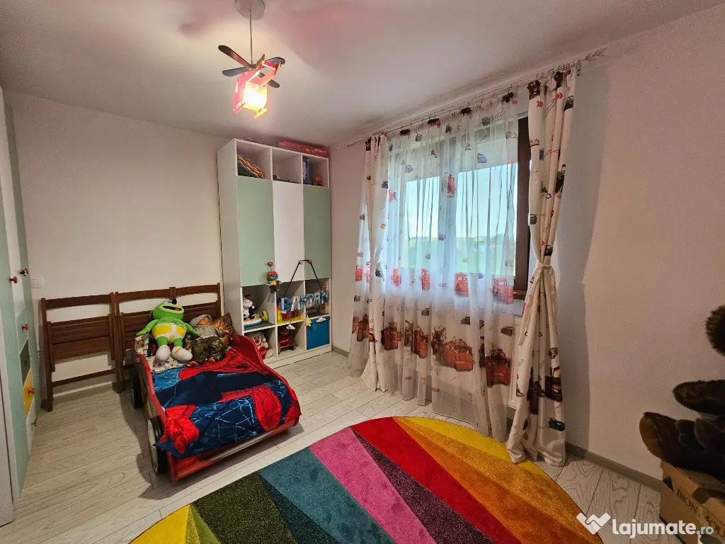 Vila cu 5 camere si teren propriu, metrou Anghel Saligny