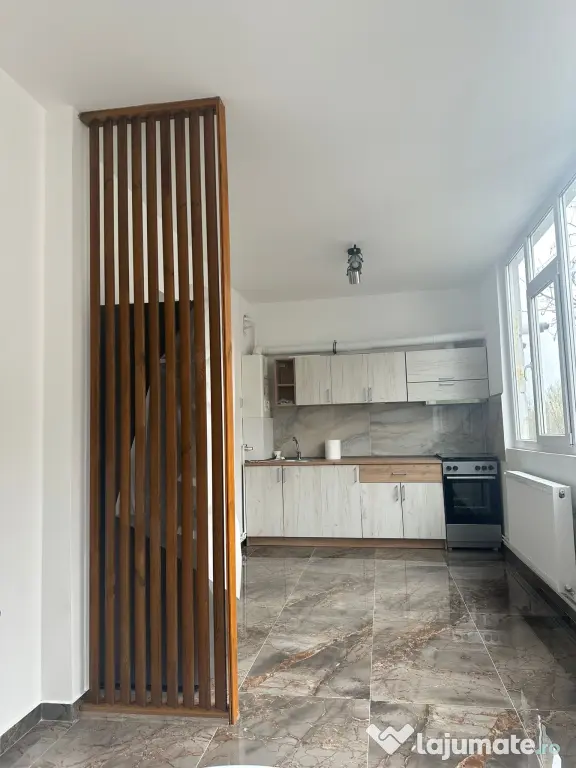 Apartament de închiriat 2 camere decomandat, bucătărie 18mp, Craiovița Nouă