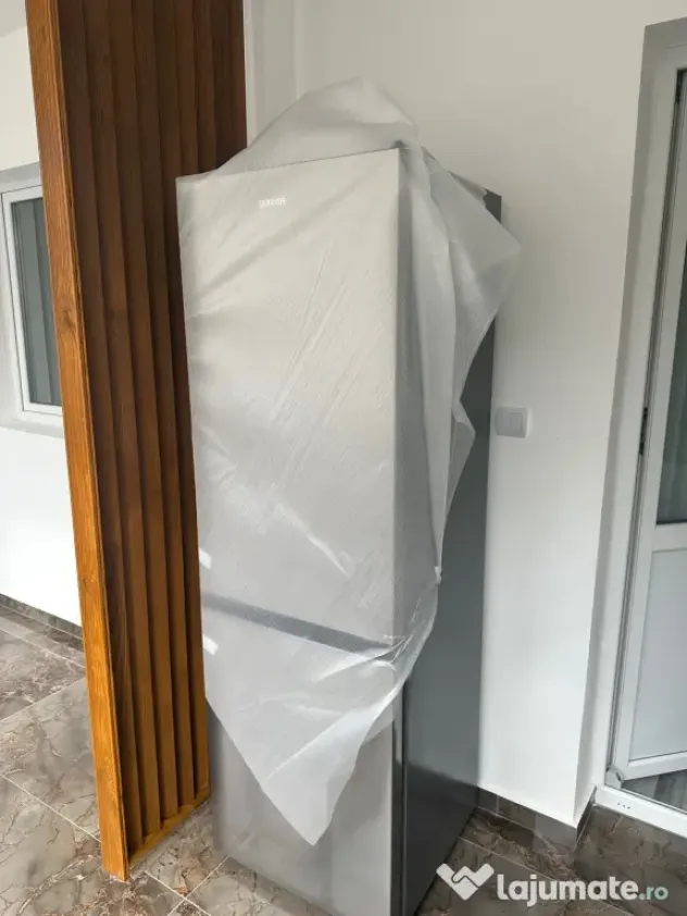 Apartament de închiriat 2 camere decomandat, bucătărie 18mp, Craiovița Nouă
