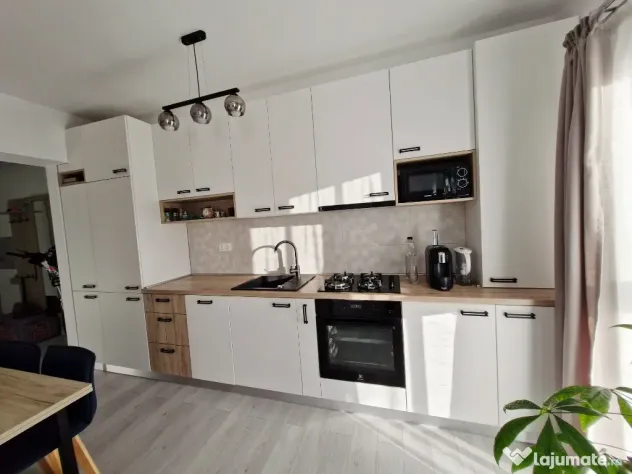 Proprietar, apartament spatios, luminos, langa padure, parcare inclusa