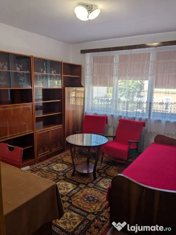 Inchiriez apartament 3 camere pentru studenti in Sibiu