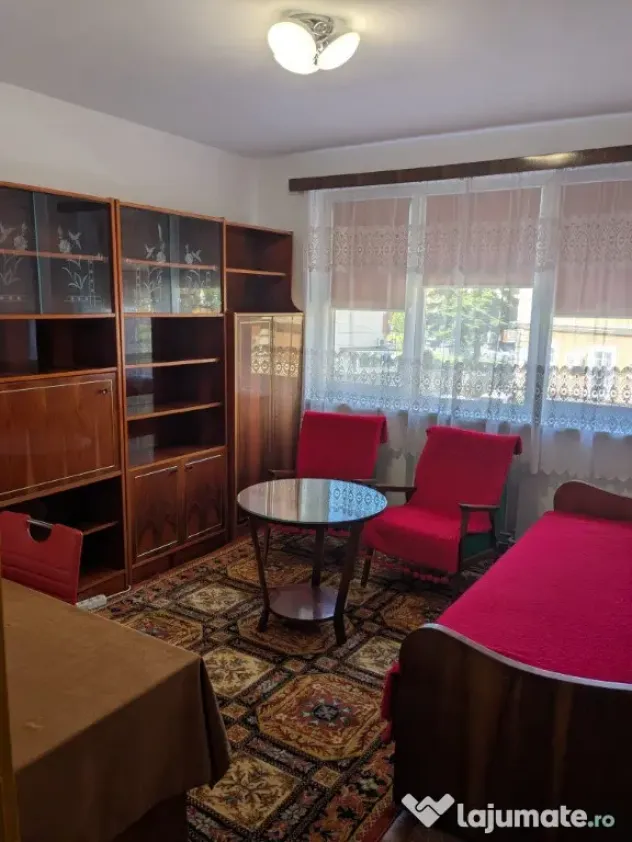 Inchiriez apartament 3 camere pentru studenti in Sibiu
