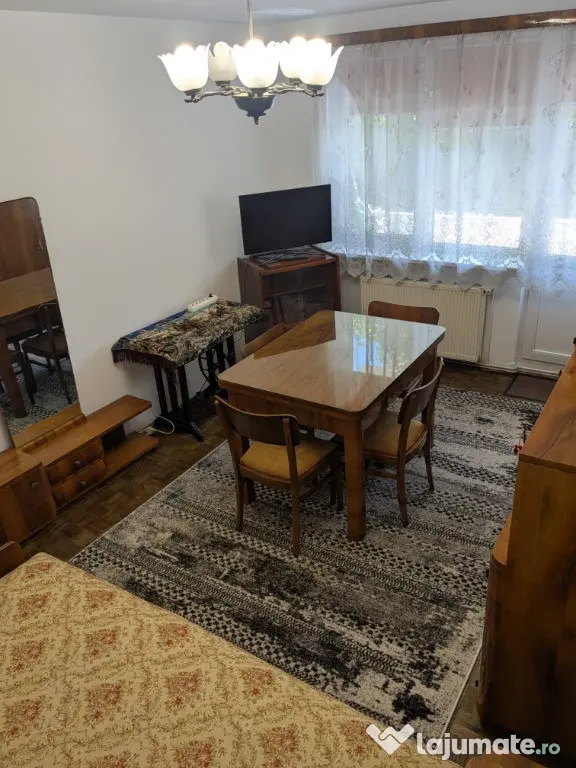 Inchiriez apartament 3 camere pentru studenti in Sibiu