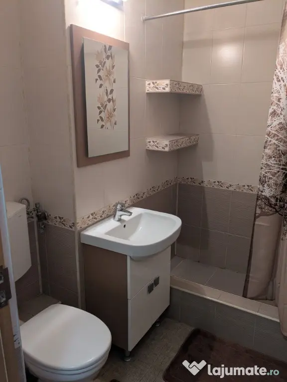 Inchiriez apartament 3 camere pentru studenti in Sibiu