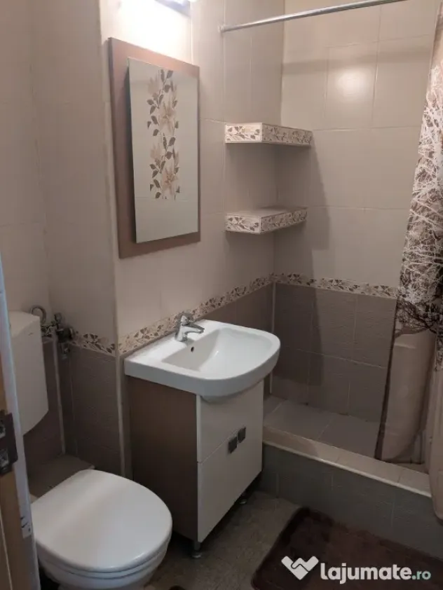 Inchiriez apartament 3 camere pentru studenti in Sibiu