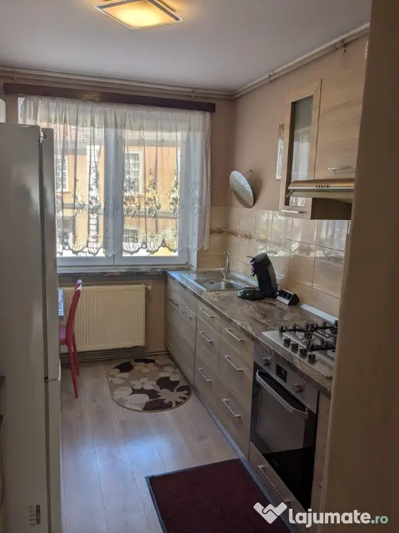 Inchiriez apartament 3 camere pentru studenti in Sibiu