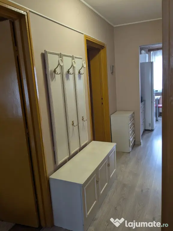 Inchiriez apartament 3 camere pentru studenti in Sibiu