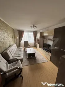 Apartament de vanzare - 3 camere - complet mobilat și utila
