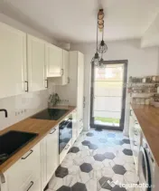 Apartament cu 2 camere, gradina, imobil tip vila, 2 parcari, 