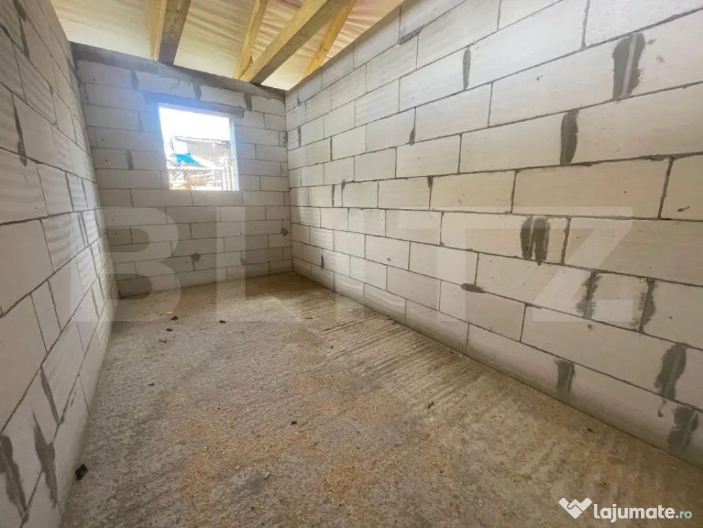 Casă pe un singur nivel, teren generos de 1.350 mp cu livad