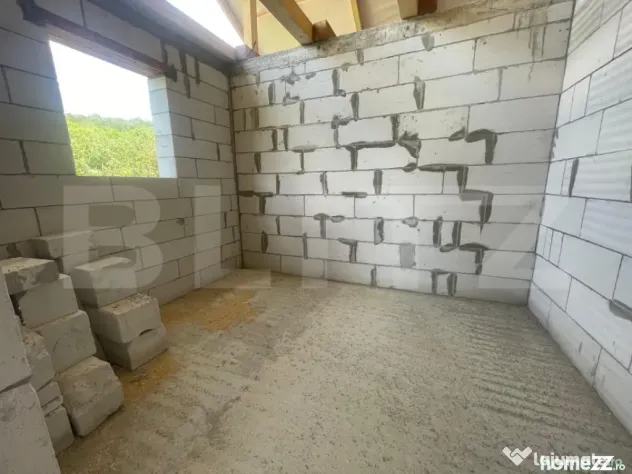 Casă pe un singur nivel, teren de 1.350 mp cu livadă, la d