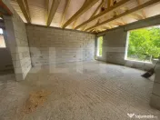 Casă pe un singur nivel, teren generos de 1.350 mp cu livad