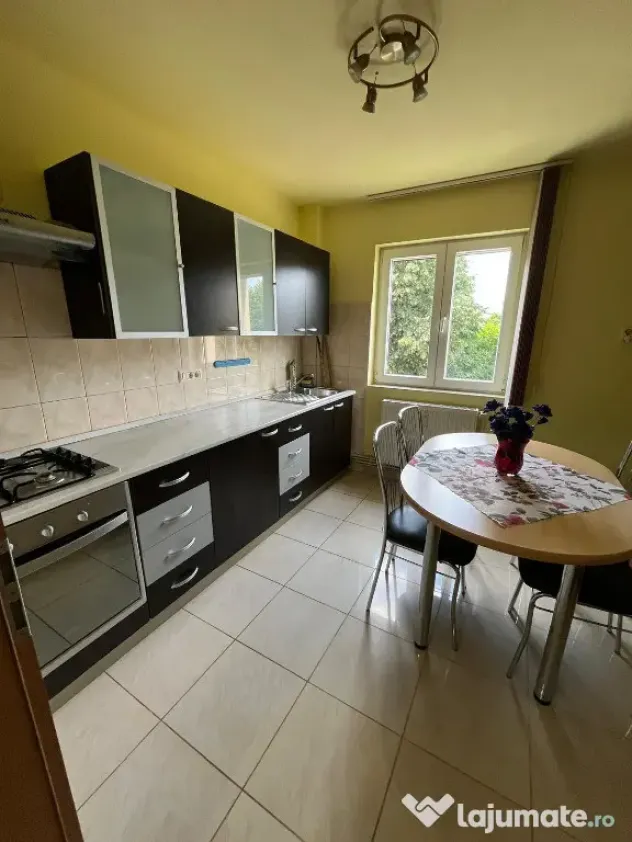 Vand apartament 2 camere decomandat in Deva, Bld. Balcescu, et 2