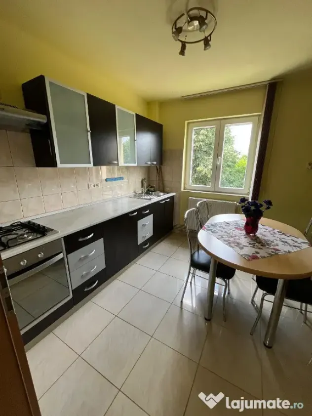 Vand apartament 2 camere decomandat in Deva, Bld. Balcescu, et 2