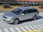 Opel Vectra C 1.9 combi   2700€ 