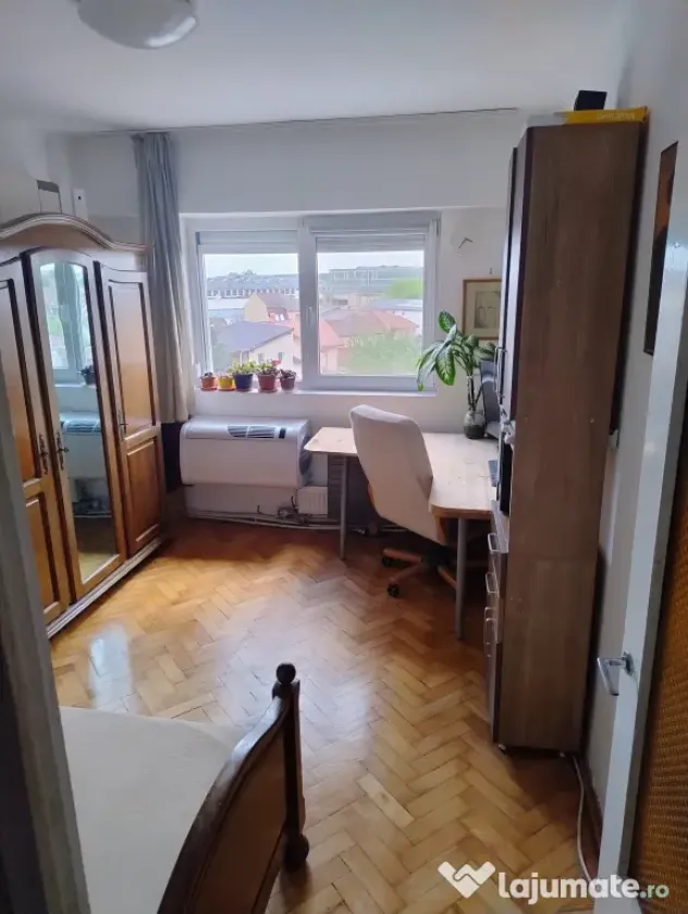 Apartament 4 camere decomandate, 2 băi, etaj 3 din 8 (cu lift), 84 mp, Satu Mare