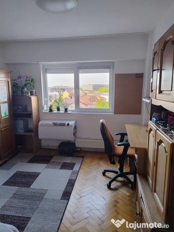 Apartament 4 camere decomandate, 2 băi, etaj 3 din 8 (cu lift), 84 mp, Satu Mare