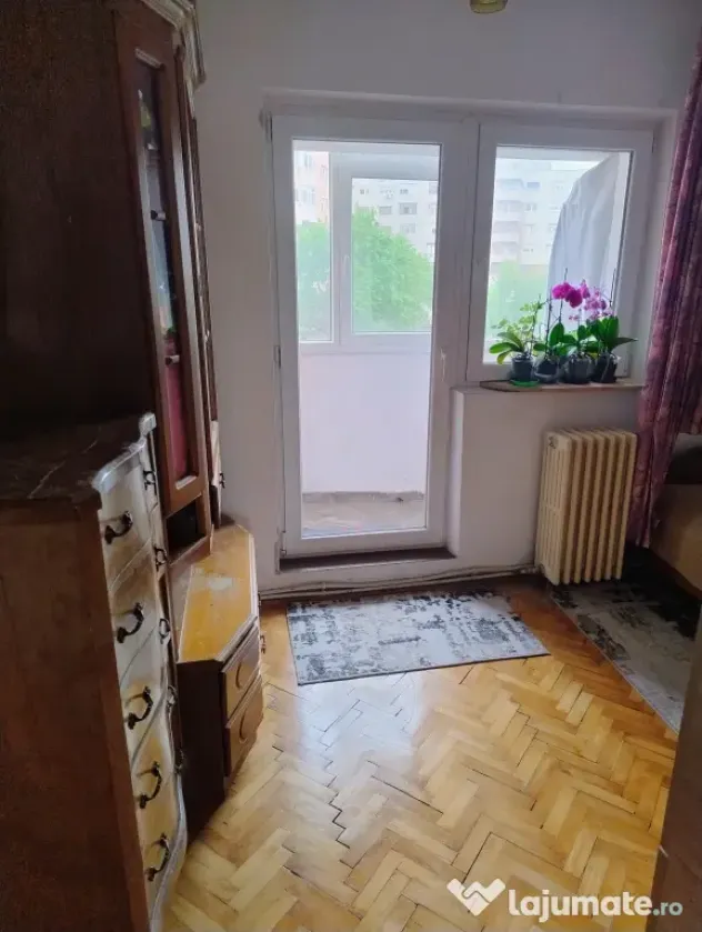 Apartament 4 camere decomandate, 2 băi, etaj 3 din 8 (cu lift), 84 mp, Satu Mare