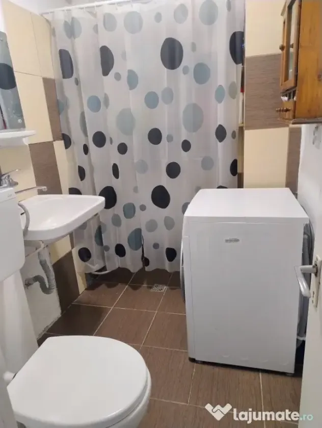 Apartament 4 camere decomandate, 2 băi, etaj 3 din 8 (cu lift), 84 mp, Satu Mare