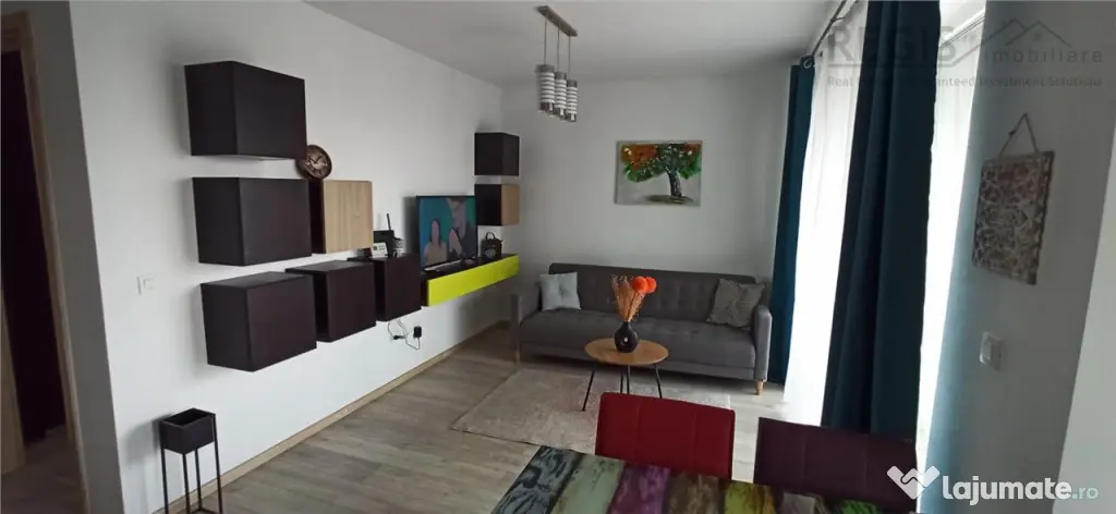 Studio modern Kasper Coresi cu loc de parcare si boxa