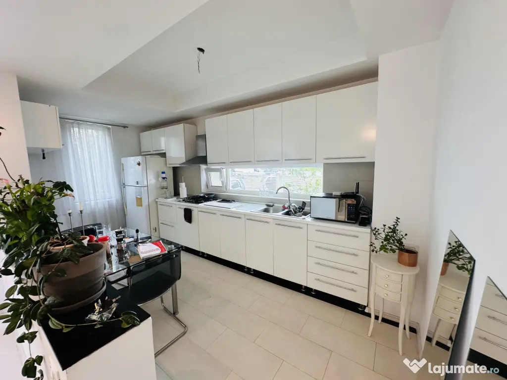 Vila superba 224 mp , 400 mp teren, individuala, str Orhidee