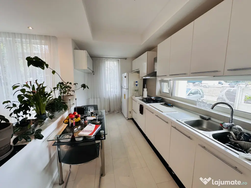 Vila superba 224 mp , 400 mp teren, individuala, str Orhidee