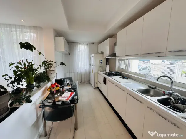 Vila superba 224 mp , 400 mp teren, individuala, str Orhidee