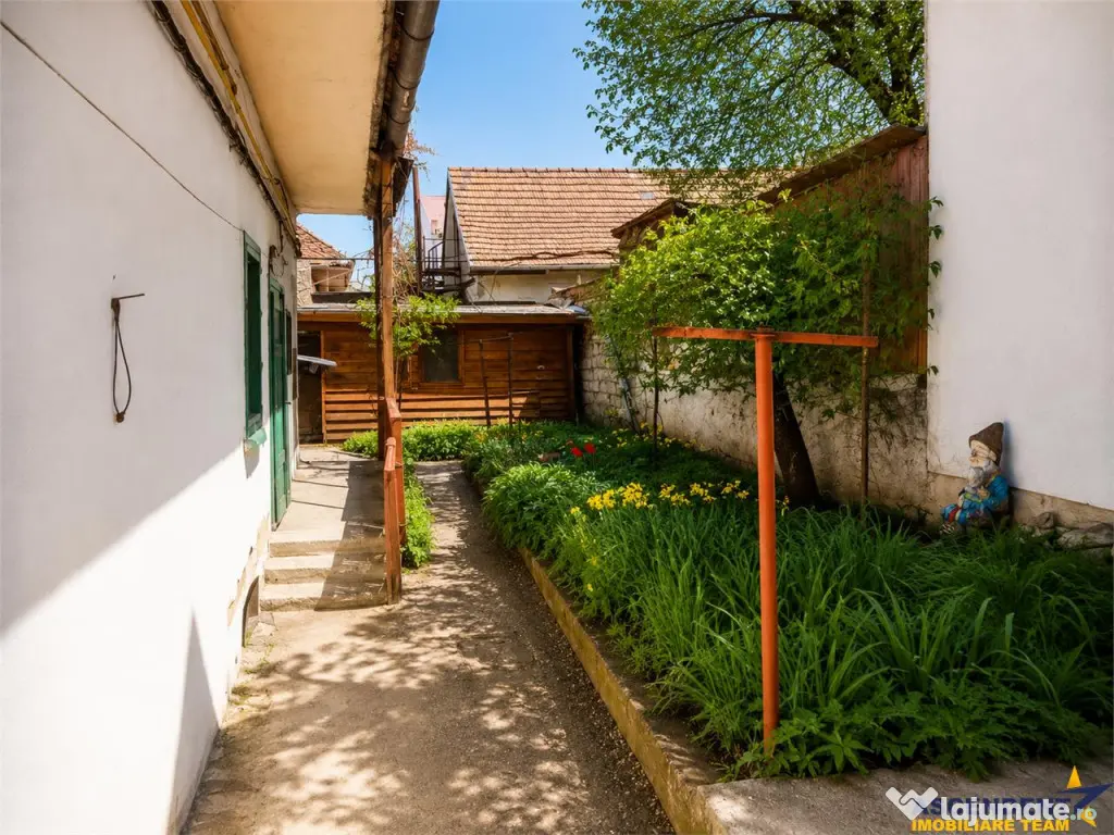 Casa individuala, compusa din 2 apartamente, zona Premium,