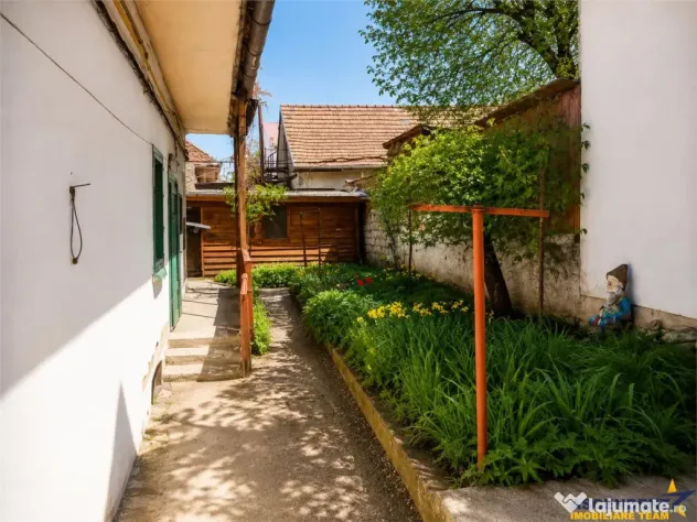 Casa individuala, compusa din 2 apartamente, zona Premium,