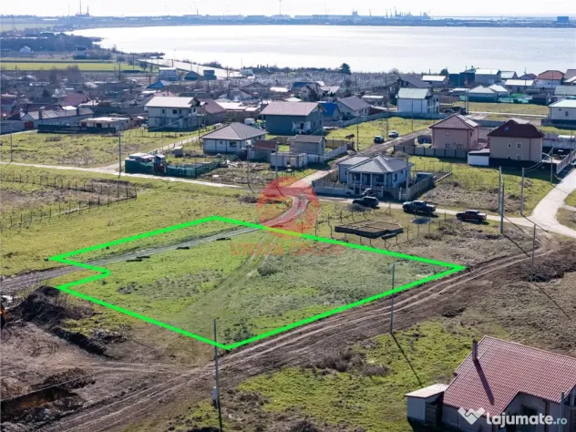 Teren Intravilan 615 mp Langa Lac, Corbu