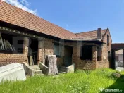 Casa la rosu, 1300mp , in Vinerea-Cugir 