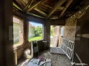 Casa la rosu, 1300mp , in Vinerea-Cugir 
