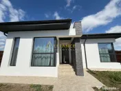 Casa individuala parter - 3 camere- 2 bai - teren 375mp 