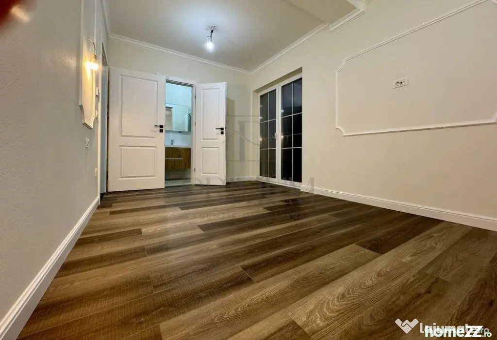 Duplex individual superb - 5 camere - zona excelenta - canal - Mosnita Noua (Timis)