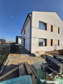 Duplex superb cu 4 dormitoare - teren 330 mp - locatie foart