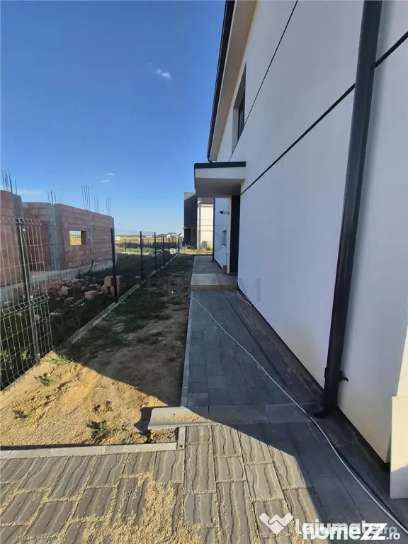 Duplex superb cu 4 dormitoare - teren 330 mp - locatie foart