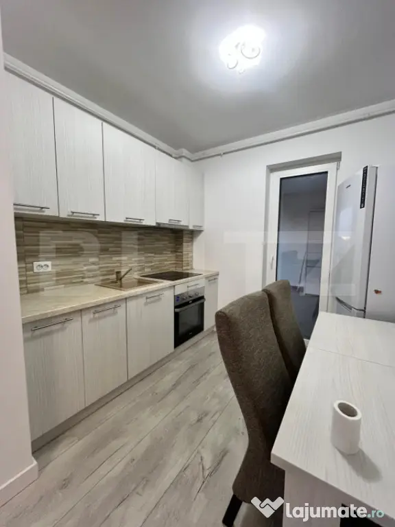 Apartament 2 camere, loc de parcare, zona Calea Moldovei