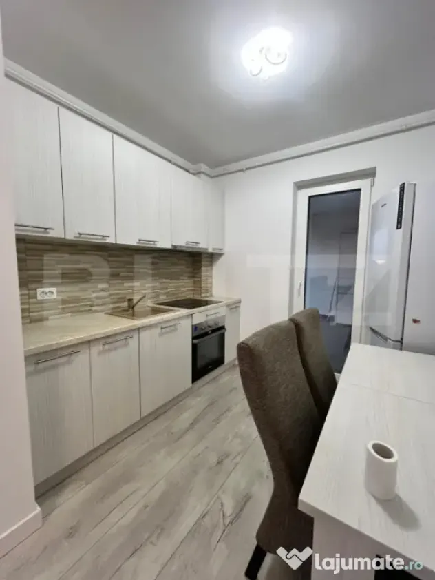 Apartament 2 camere, loc de parcare, zona Calea Moldovei