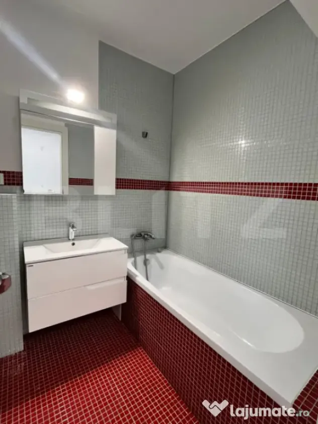 Apartament 2 camere, loc de parcare, zona Calea Moldovei