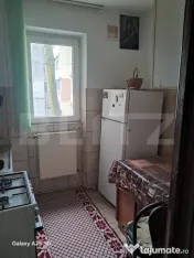 Apartament cu 3 camere, semidecomandat, etaj intermediar, zo 